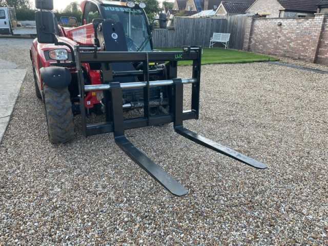 Farmers Weekly - Floating Pallet Forks